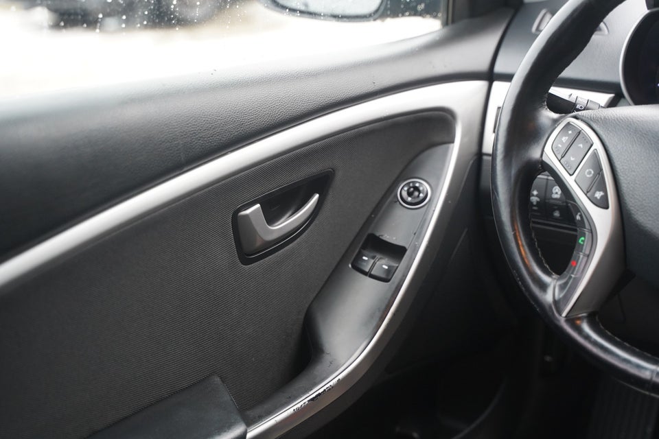 Hyundai i30 1,6 CRDi 110 Passion CW 5d