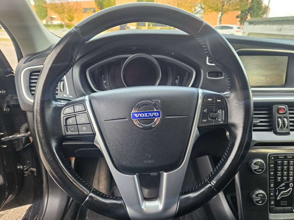 Volvo V40 1,6 D2 115 Momentum Drive-E 5d