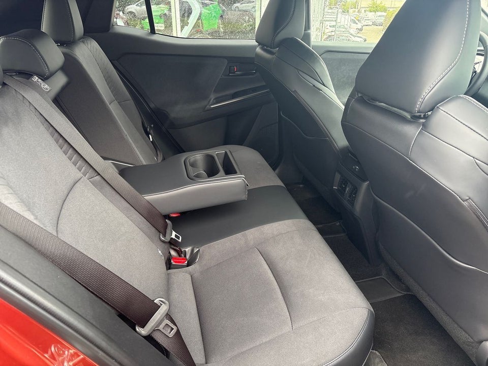 Toyota C-HR+ 77 Executive AWD 5d