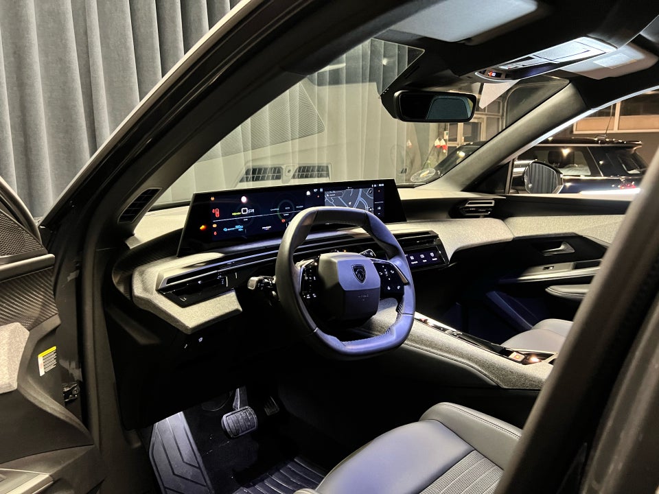 Peugeot e-3008 77 GT 5d