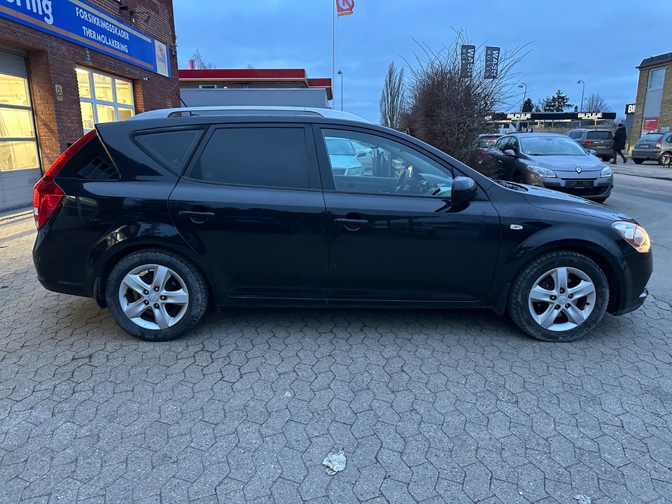 Kia Ceed 1,6 CVVT Exclusive Fashion SW 5d