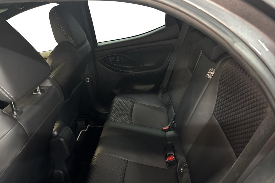 Toyota Yaris 1,5 Hybrid Style e-CVT 5d