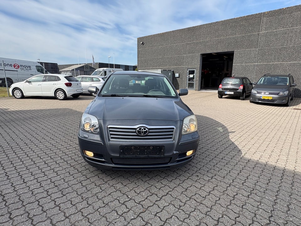Toyota Avensis 2,0 Sol 4d
