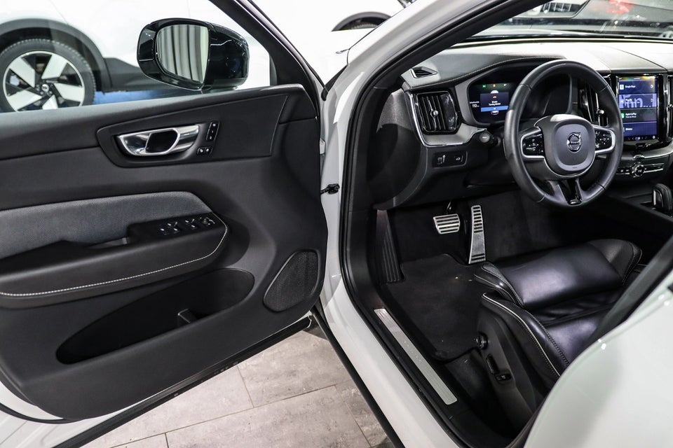 Volvo XC60 2,0 B4 197 R-Design aut. 5d