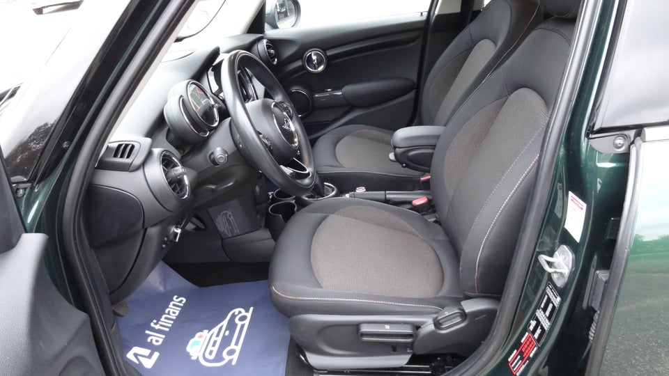 MINI Cooper 1,5 Essential Edition 5d