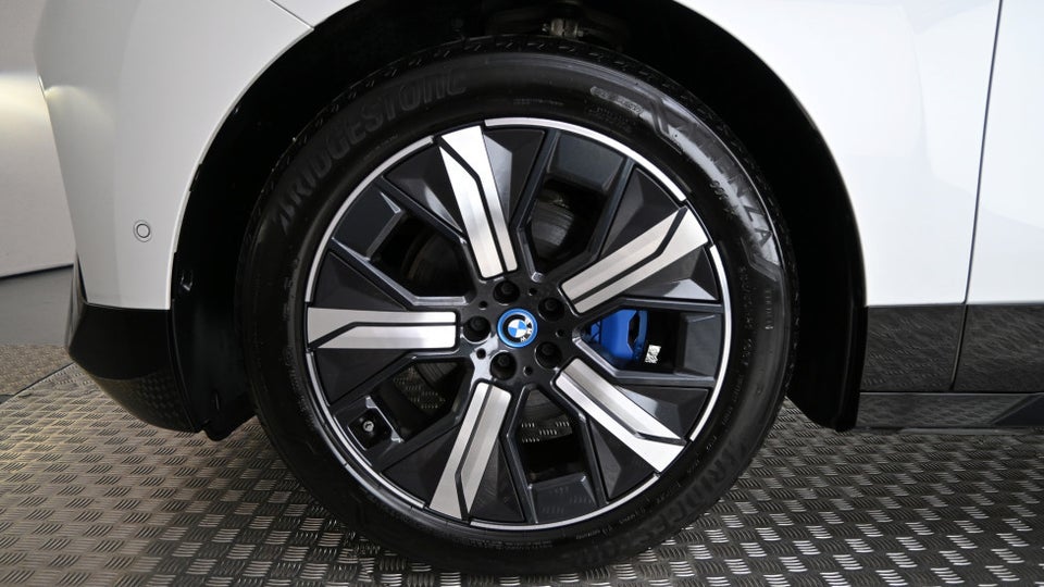 BMW iX xDrive40 Supercharged 5d
