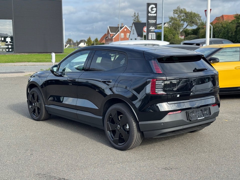 Volvo EX30 Extended Range Black Edition 5d