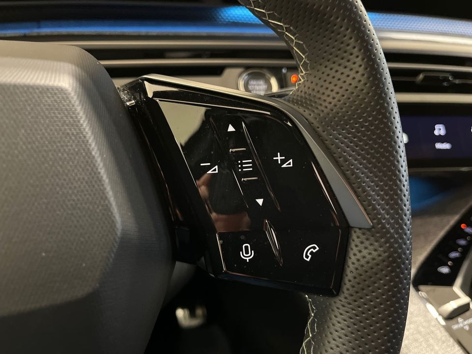 Peugeot e-3008 77 GT Pack 5d