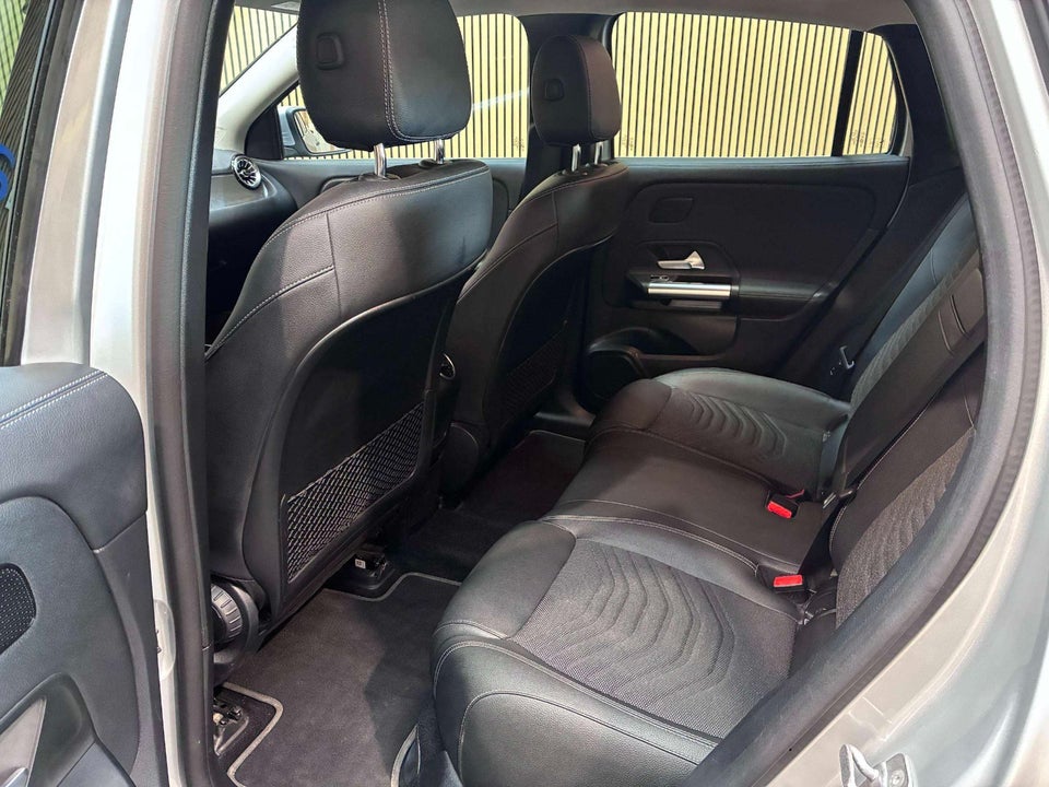 Mercedes EQA300 Progressive 4Matic 5d