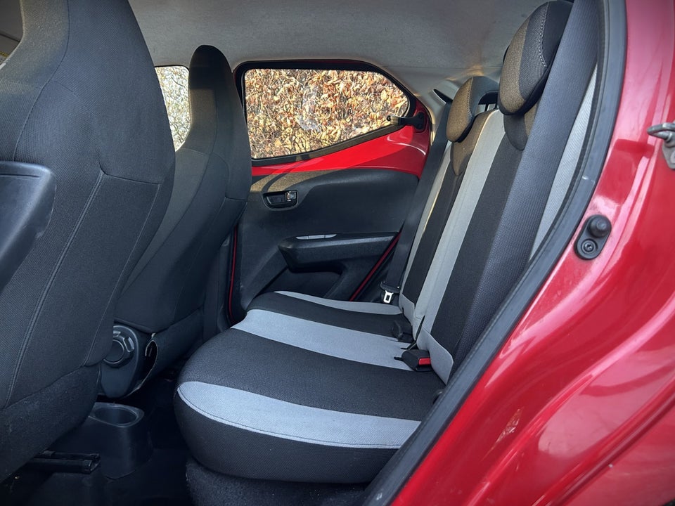 Toyota Aygo 1,0 VVT-i x-play x-touch 5d