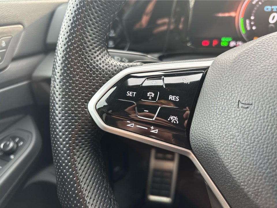 VW Golf VIII 1,4 GTE DSG 5d