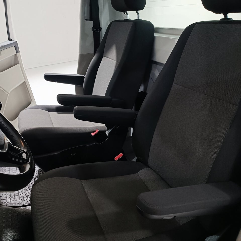 VW Transporter 2,0 TDi 150 Ladvogn kort 2d