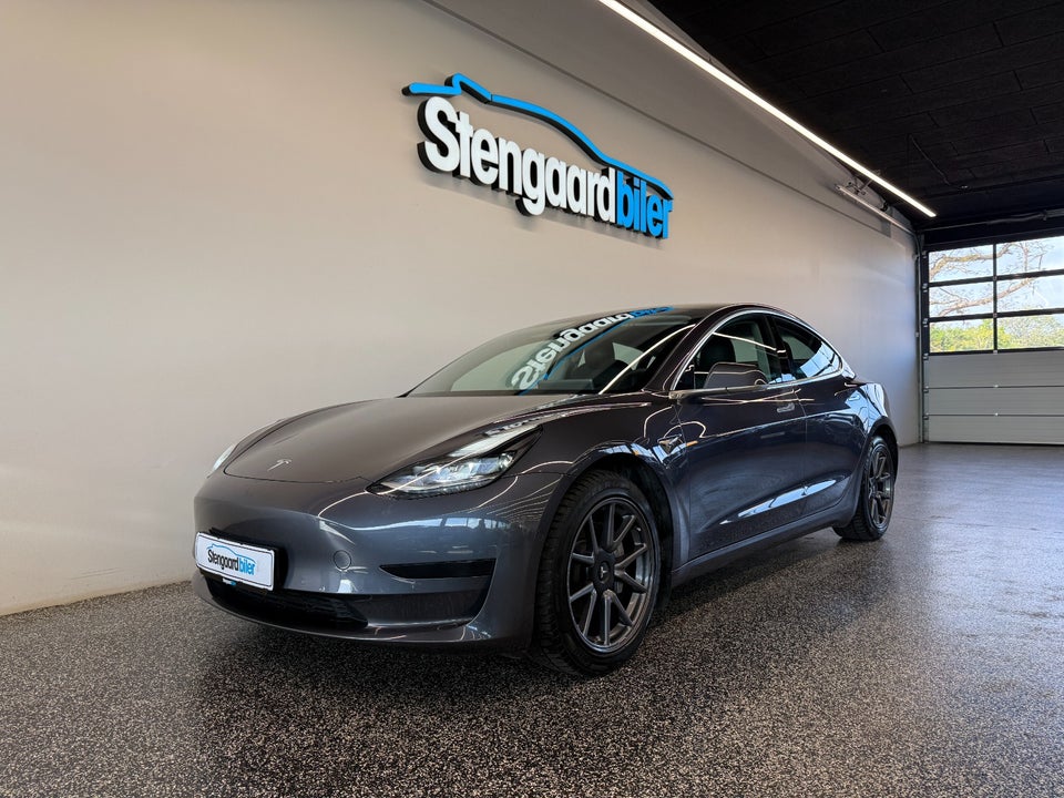 Tesla Model 3 Standard Range+ RWD 4d