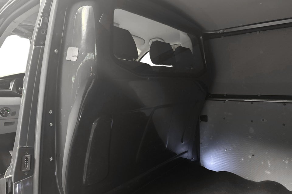 VW Transporter 2,0 TDi 150 Kassevogn DSG kort