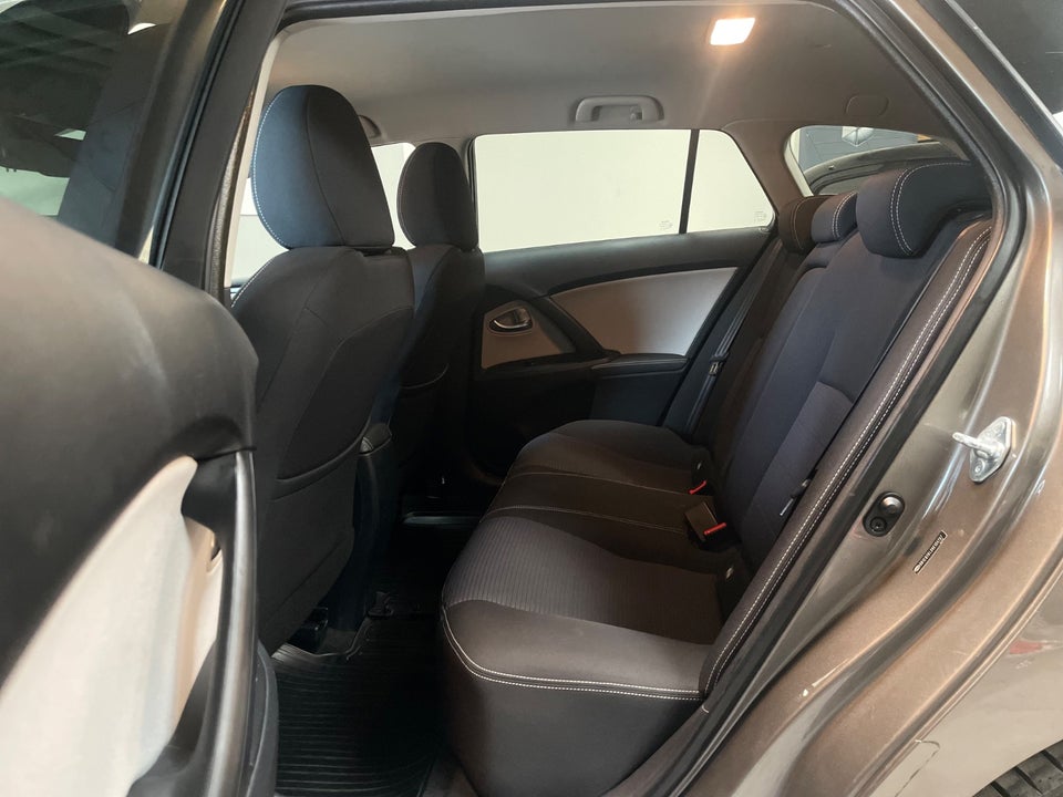 Toyota Avensis 1,8 VVT-i T2 Premium Touring Sports 5d