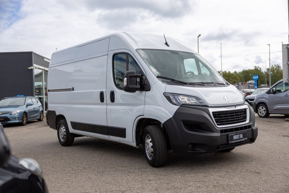 Peugeot Boxer 333 2,2 BlueHDi 140 L2H2 Premium