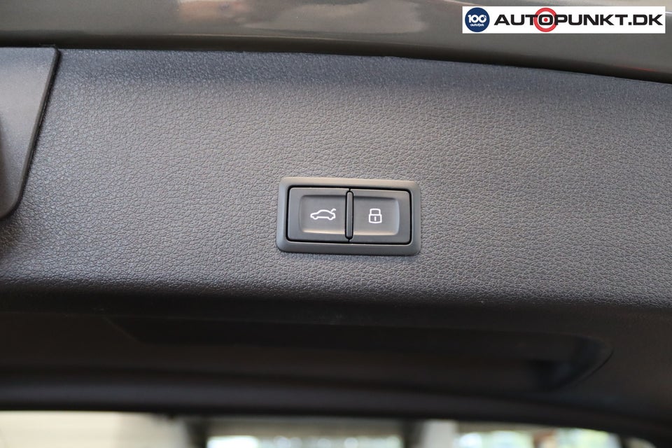 Audi Q8 e-tron 55 S-line quattro 5d