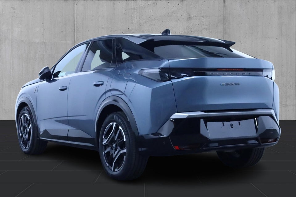 Peugeot e-3008 77 GT 5d