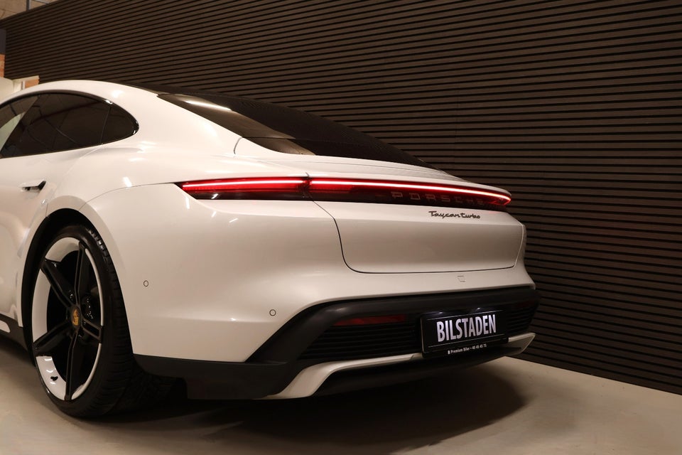 Porsche Taycan Turbo Performance+  4d