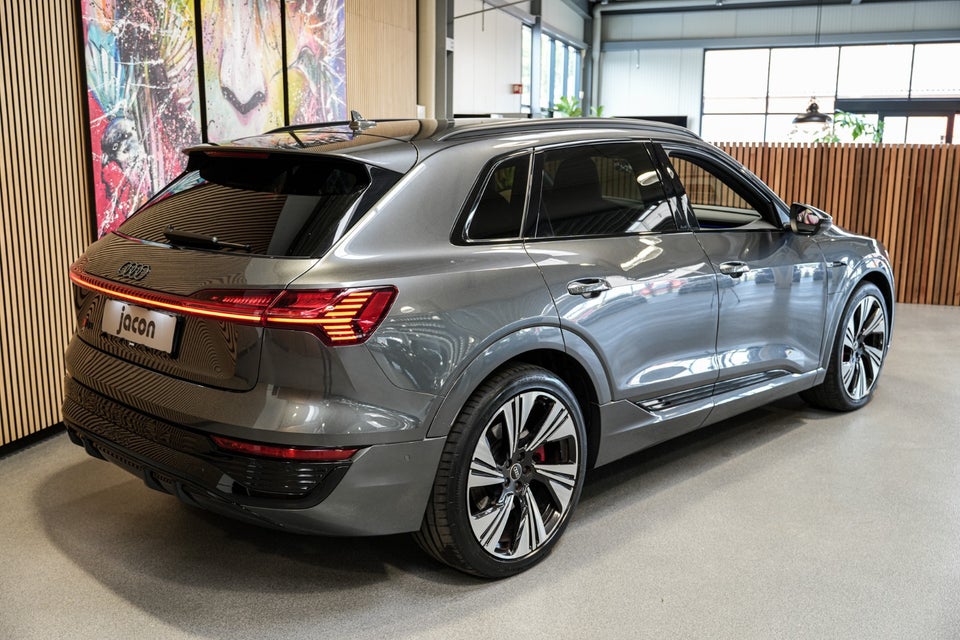 Audi Q8 e-tron 55 S-line quattro 5d