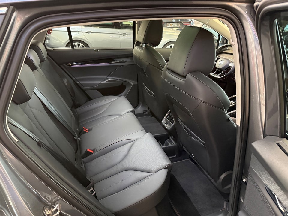 Skoda Enyaq 80 iV Suite 5d