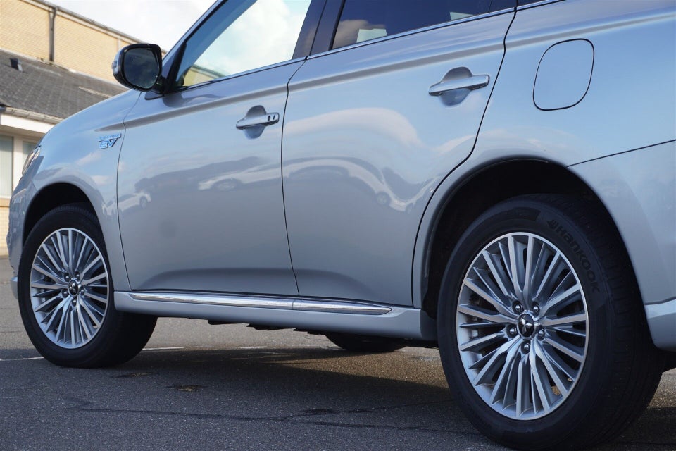 Mitsubishi Outlander 2,4 PHEV Intense CVT 4WD 5d