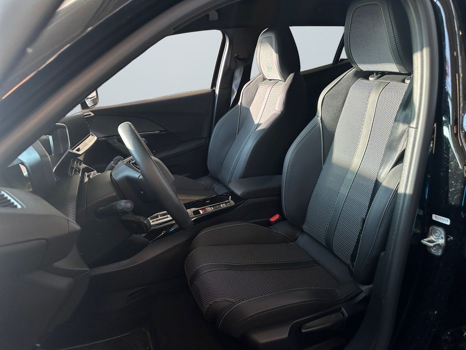 Peugeot e-2008 54 GT 5d