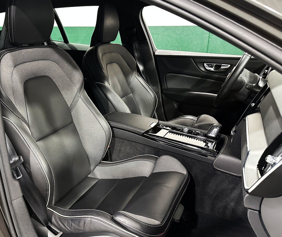 Volvo V60 2,0 T6 ReCharge R-Design aut. AWD 5d
