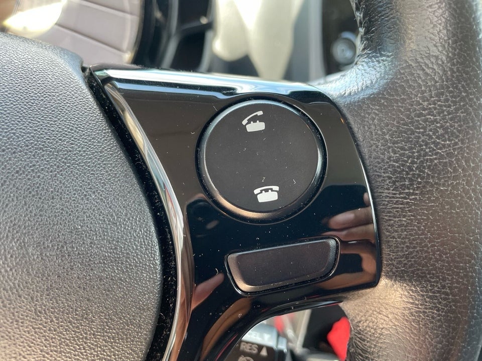 Toyota Aygo 1,0 VVT-i x-plore 5d