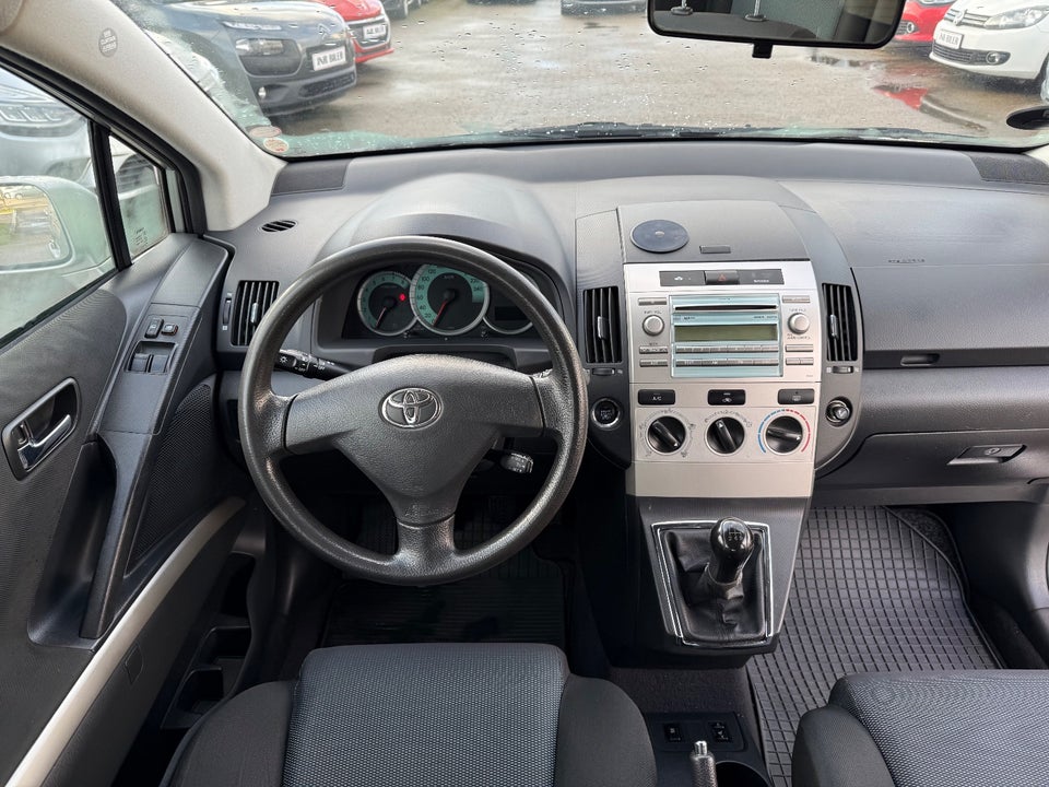 Toyota Corolla Verso 1,6 VVT-i Terra 5d