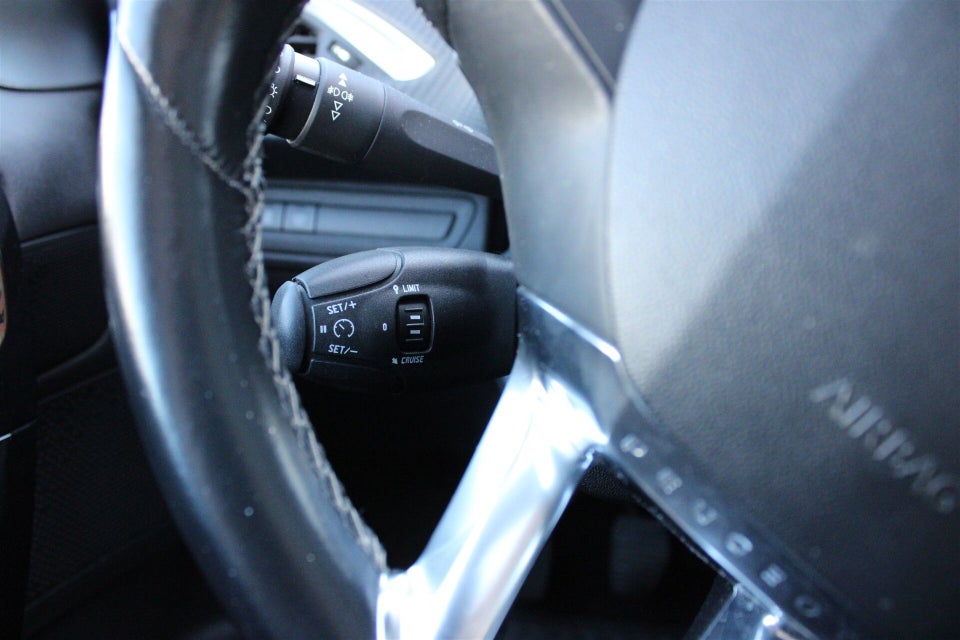 Peugeot 208 1,6 BlueHDi 100 Desire Sky 5d