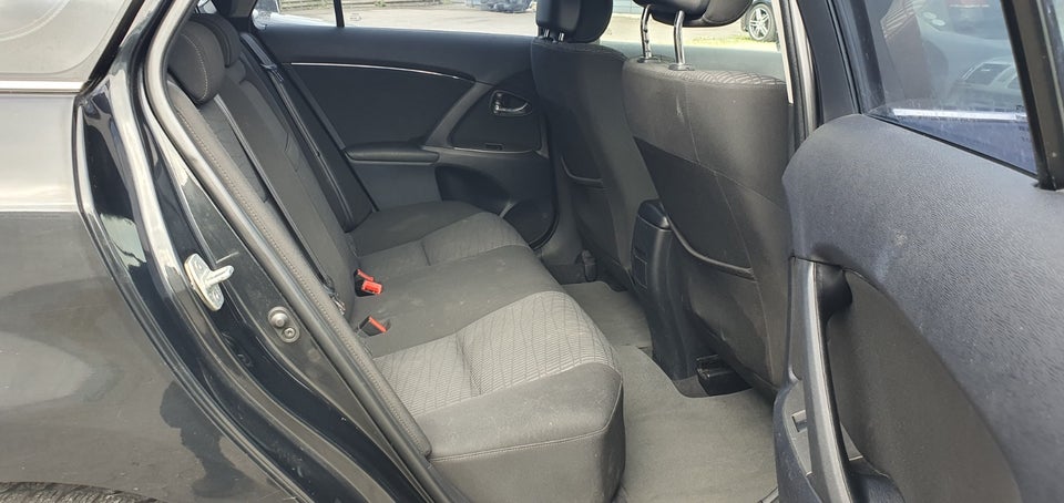 Toyota Avensis 2,0 D-4D T2 stc. 5d
