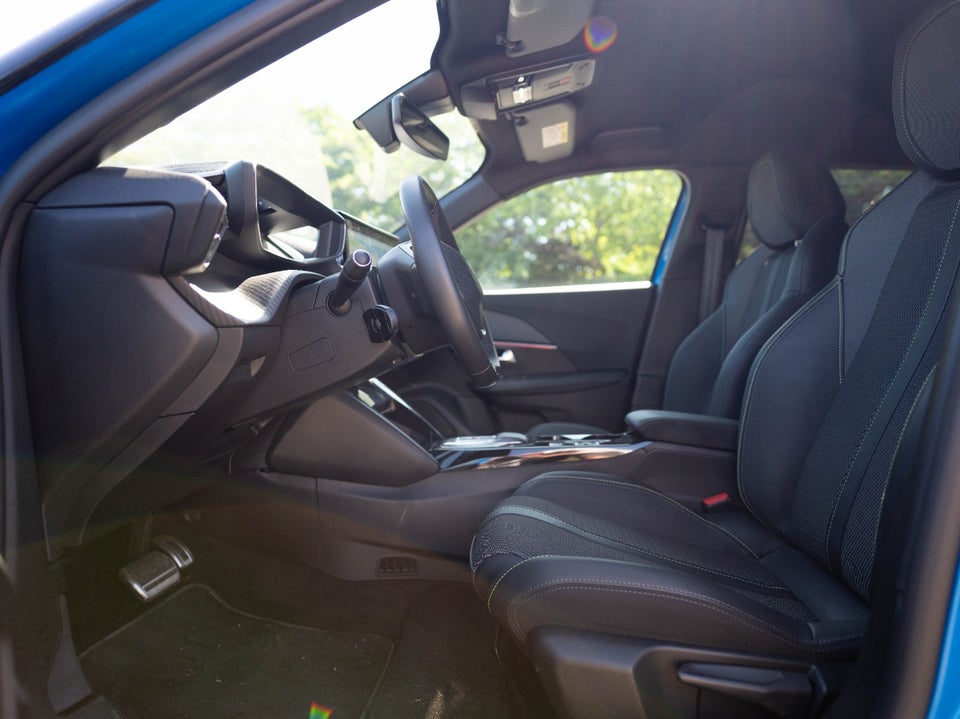 Peugeot e-2008 54 GT 5d