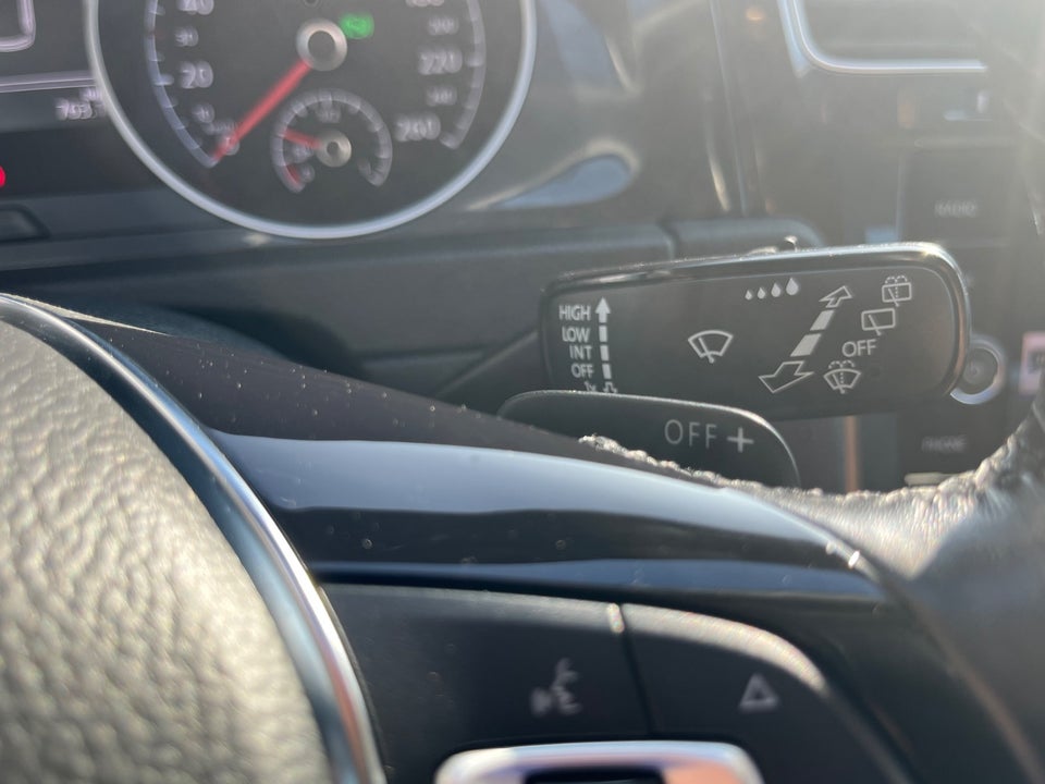 VW Golf VII 2,0 TDi 150 Comfortline Connect Variant DSG 5d