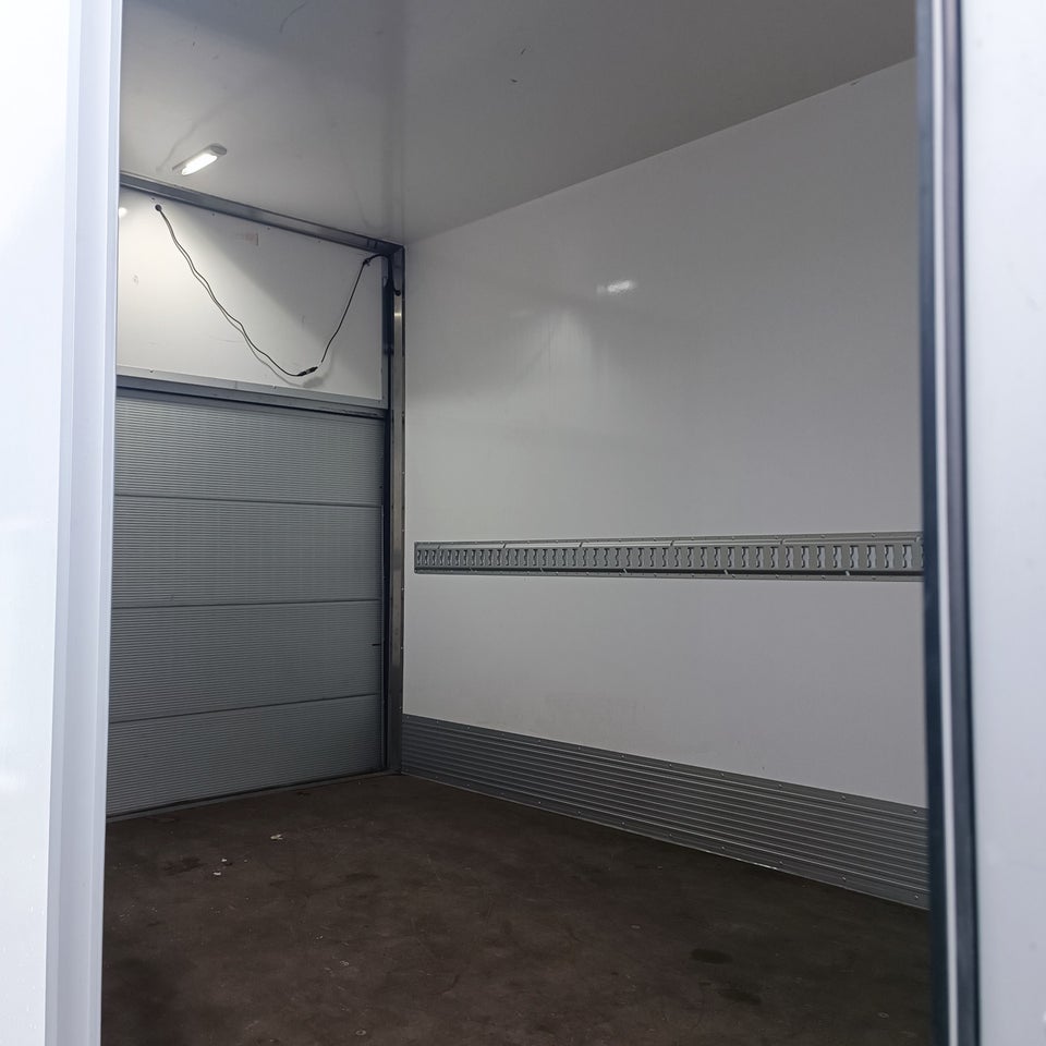 Iveco Daily 3,0 35S18 Box m/lift AG8 2d