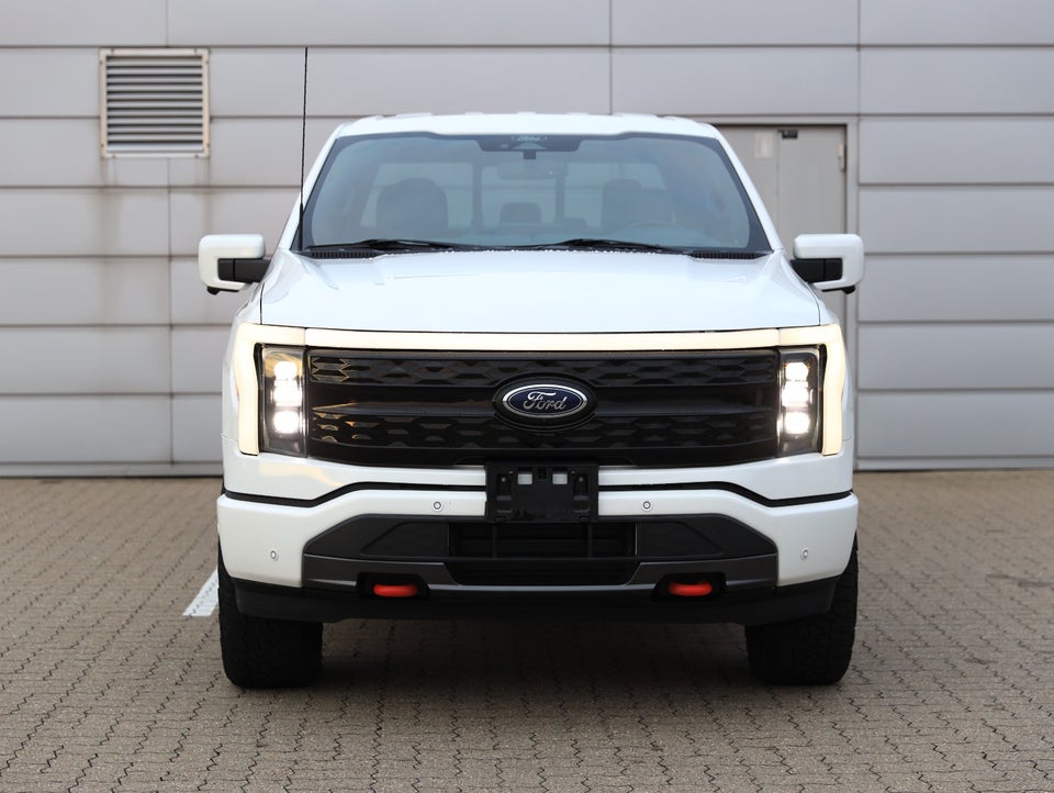 Ford F-150 Lightning Lariat Standard Range 4d