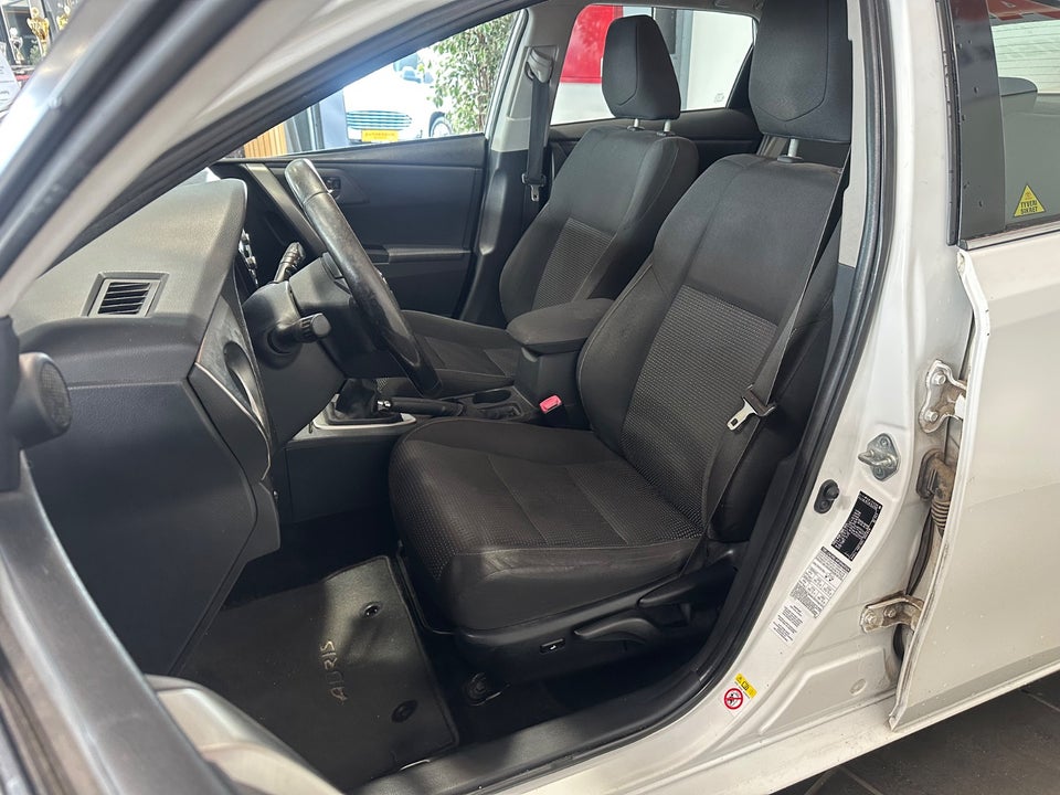 Toyota Auris 2,0 D-4D T2+ 5d