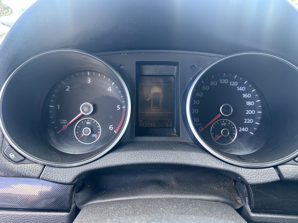 VW Golf VI 1,6 TDi 105 Comfortline Variant BMT 5d