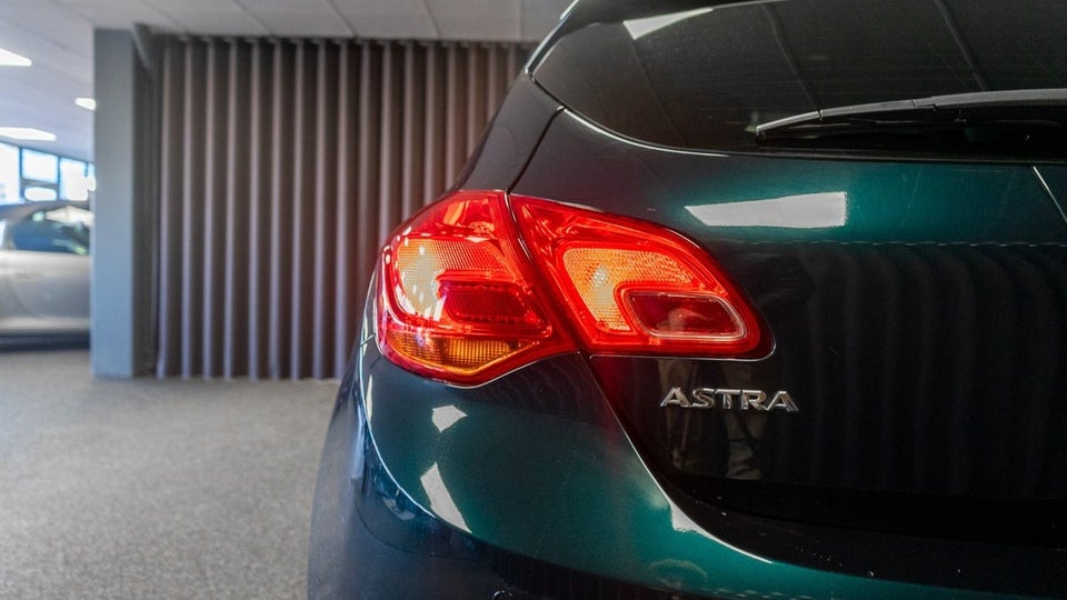 Opel Astra 1,4 T 140 Enjoy 5d