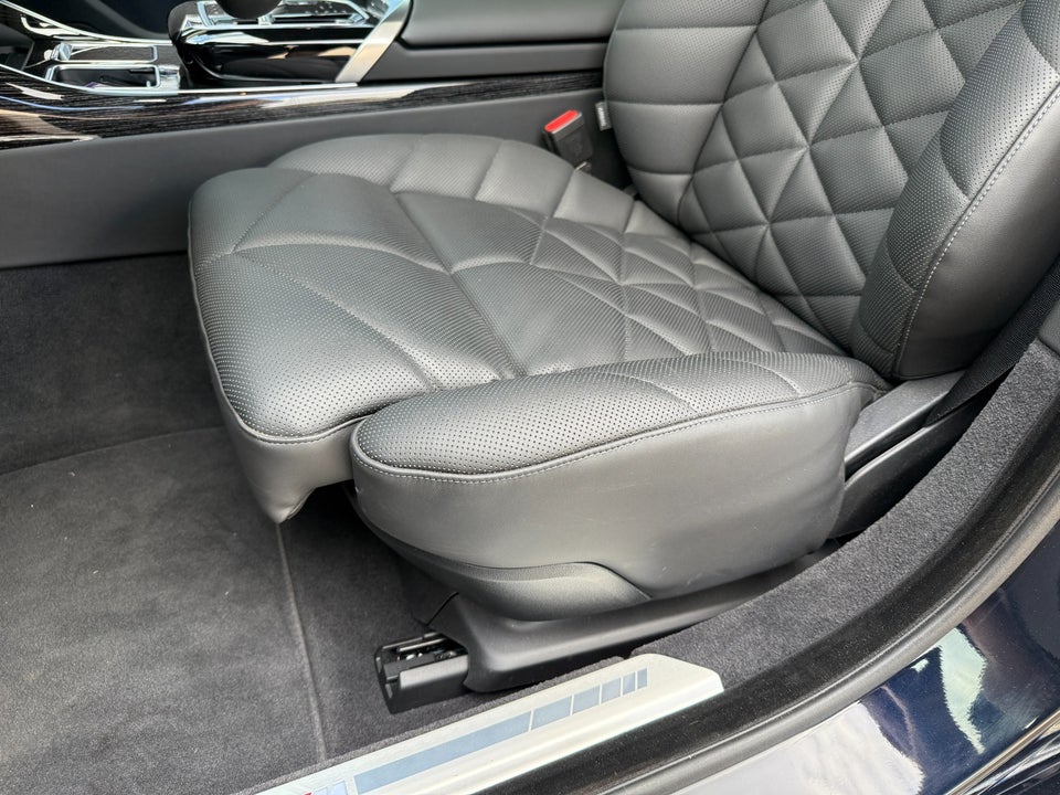 BMW i7 eDrive50 M-Sport 4d