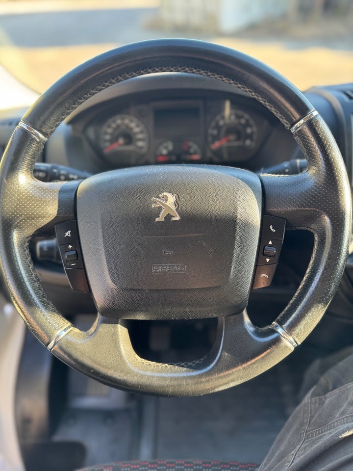 Peugeot Boxer 335 2,2 HDi 130 Alukasse m/lift 2d