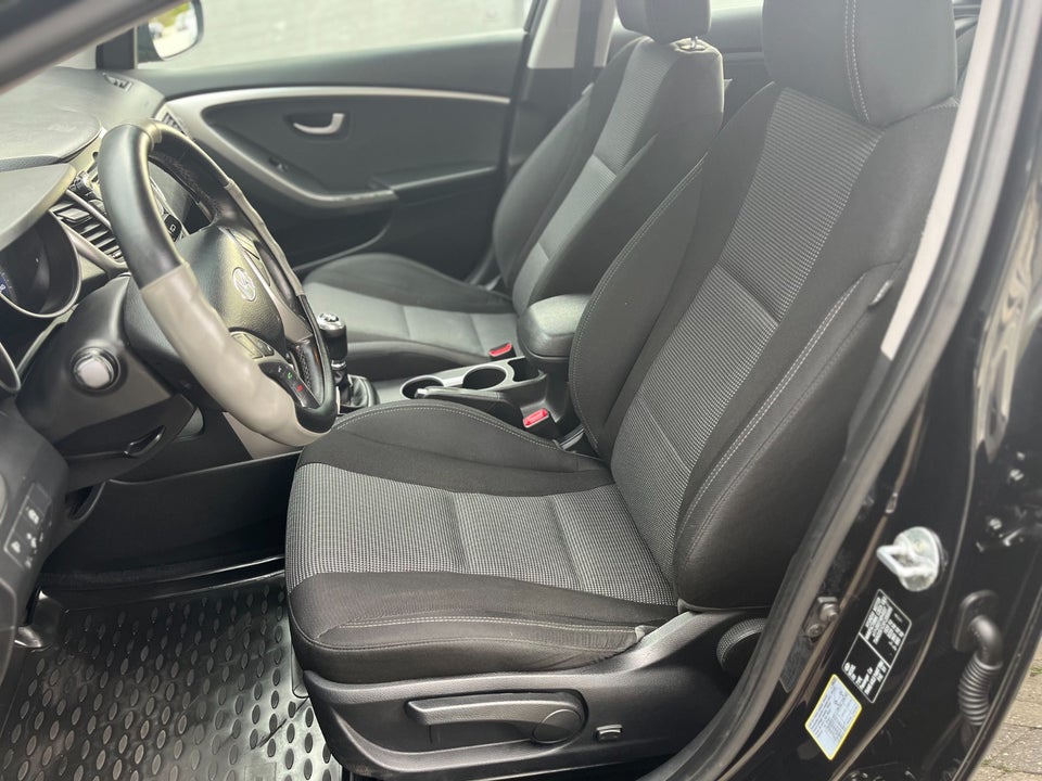 Hyundai i30 1,6 GDi Style Eco 5d