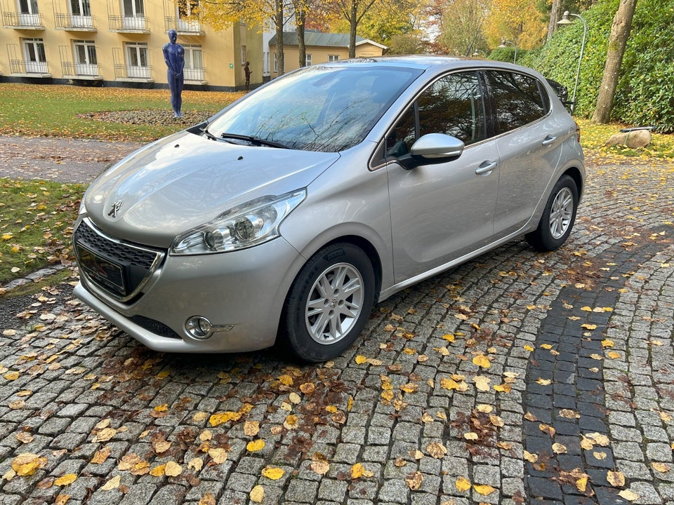 Peugeot 208 1,2 VTi Allure 5d