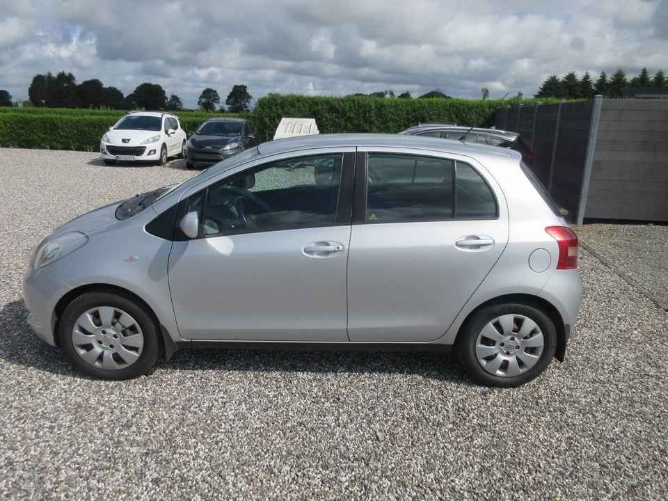Toyota Yaris 1,3 Sol 5d