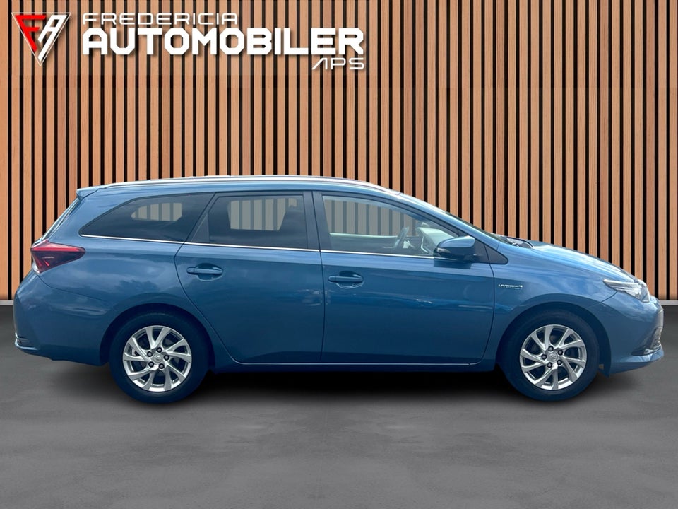 Toyota Auris 1,8 Hybrid H2 Comfort CVT 5d