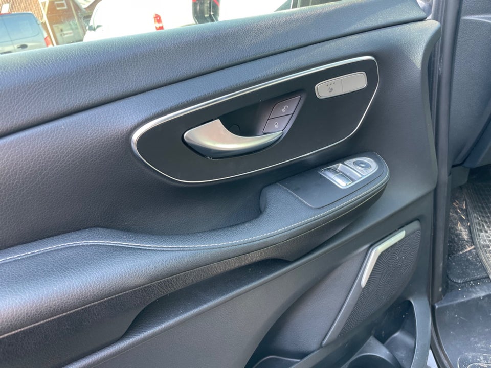 Mercedes EQV300 Avantgarde XL Van