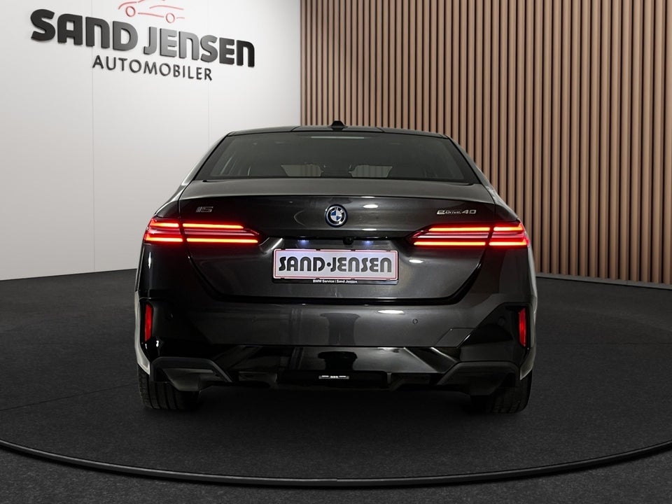 BMW i5 eDrive40 M-Sport 4d