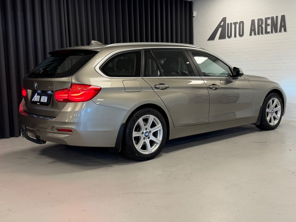 BMW 320i 2,0 Touring Advantage aut. 5d