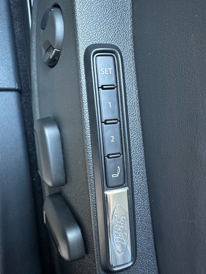 Ford Explorer 77 Premium Extended Range 5d