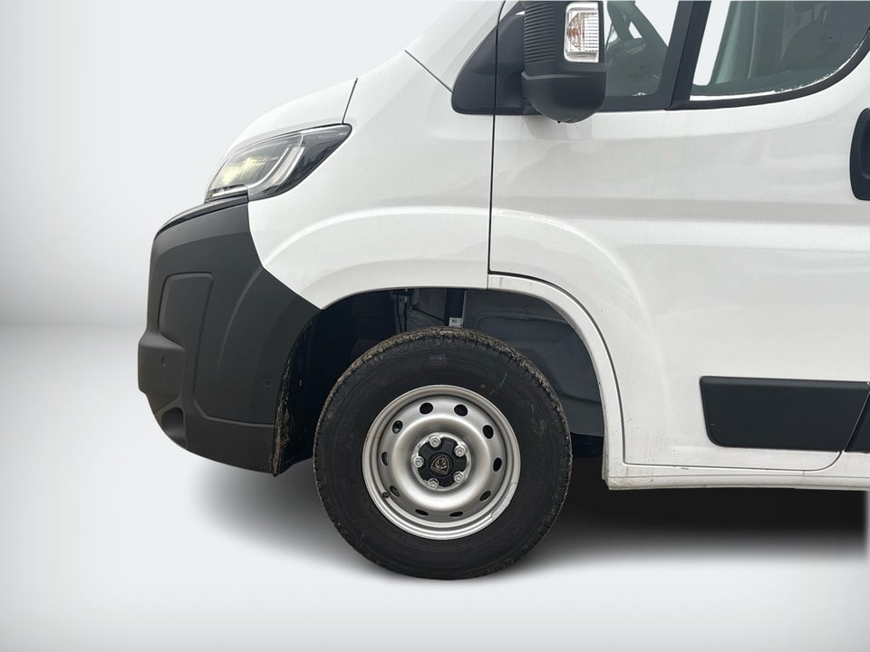 Peugeot Boxer 333 2,2 BlueHDi 140 L2H2 Premium